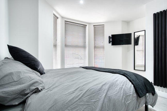 Double Bed En-suite bedroom in Smithdown  Main Photo