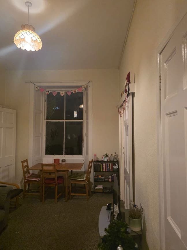 Large double room available in Bruntsfield flat Main Photo