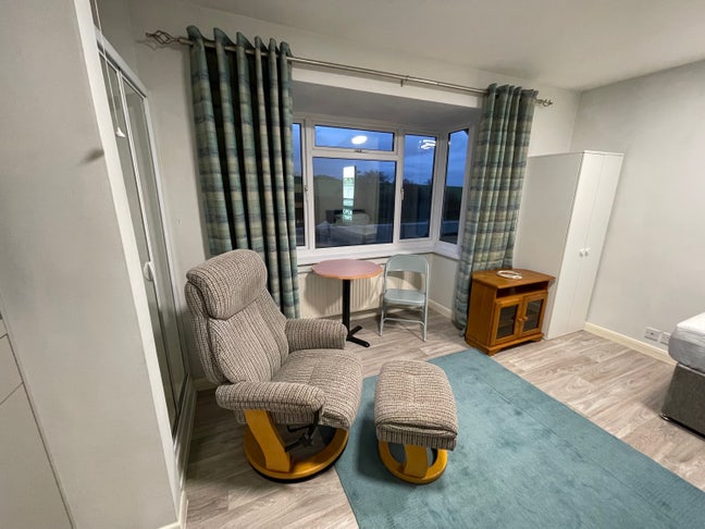 Cosy Solo Place Ownkitchenbathroom Main Photo