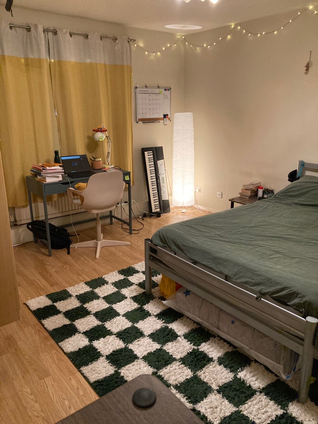 Large double room just off brick lane Main Photo