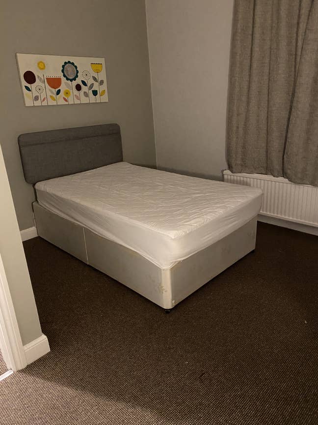 Large Double Room Main Photo