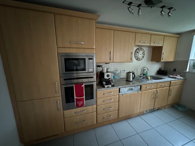 Large Double Room in Modern Townhouse Main Photo