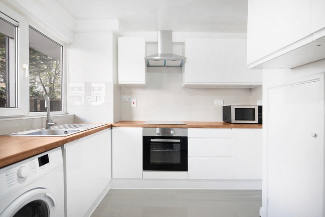 Modern 3-Bed Split-Level Home with Garden, Brixton Main Photo