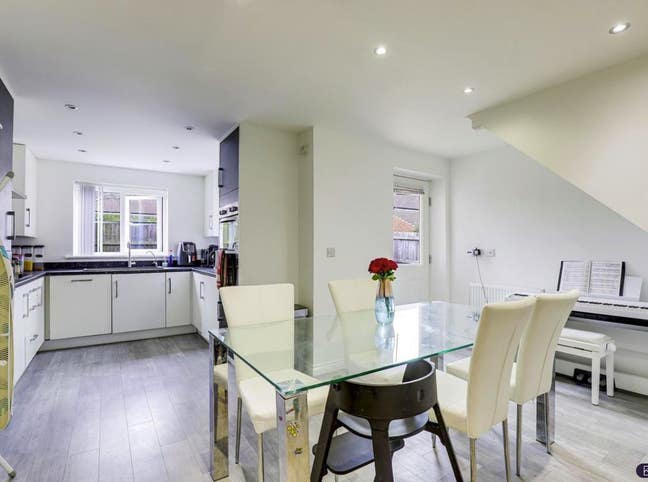 Spacious, Peaceful Room Available – Mapperly Court Main Photo