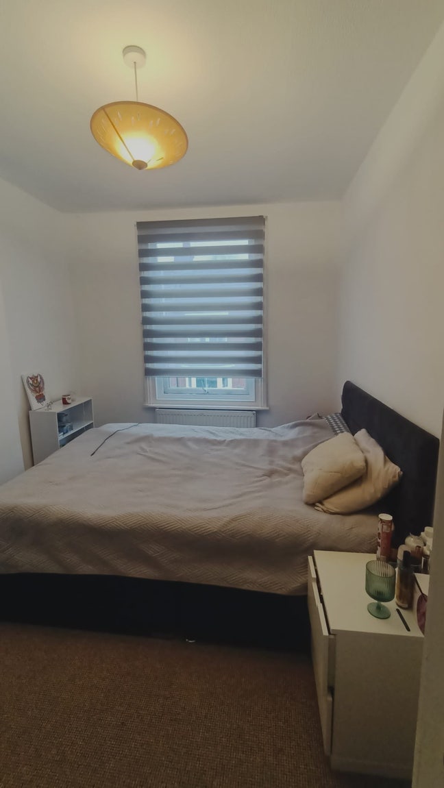 Room in Newly decorated property 5min to train st Main Photo