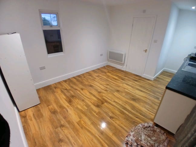 Compact Studio with All Bills.inc. in Wallington Main Photo