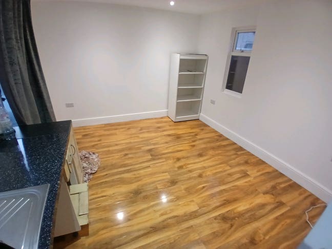 Compact Studio with All Bills.inc. in Wallington Main Photo