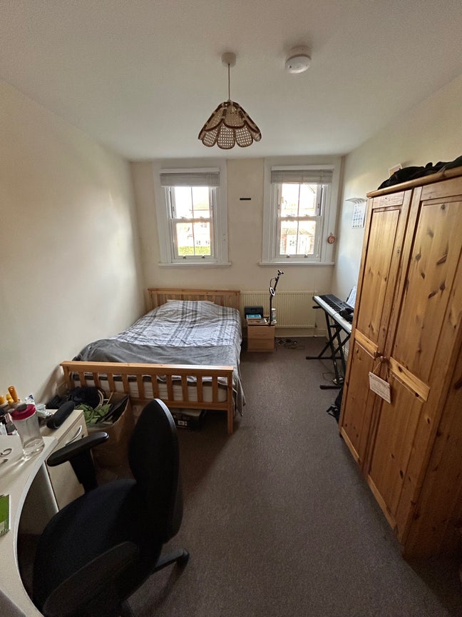 Room near Balham from end of Jan  950pcm Main Photo