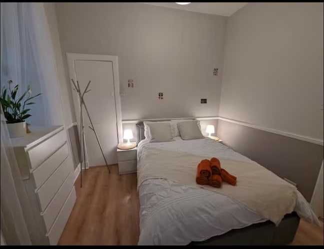 Clean cozy rooms perfect location  Main Photo