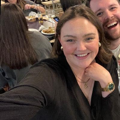 33 year old Female seeks a double room Main Photo