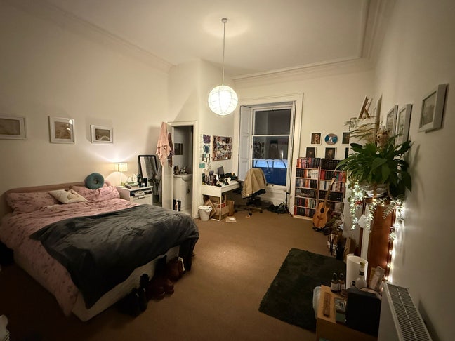 En-suite Room Available Next to Haymarket Station  Main Photo