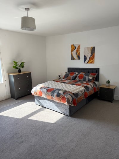 Large Double Room Available Main Photo