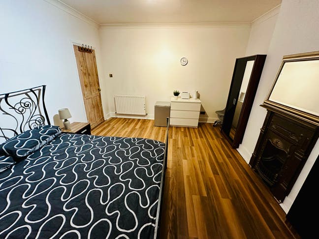 Large Double Bedroom in West Drayton Main Photo