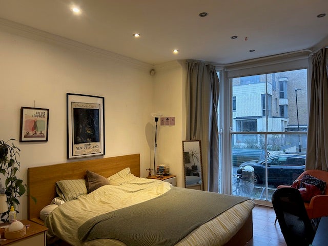 Big light double room Finsbury park  Main Photo