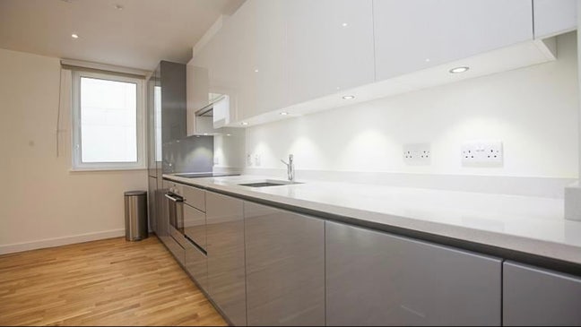 Double En Suite Room to Rent in East Village Main Photo