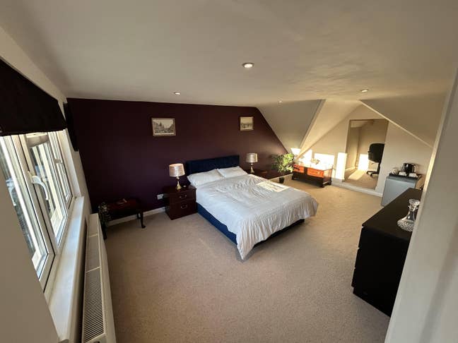 Massive ensuite double room with dressing room  Main Photo