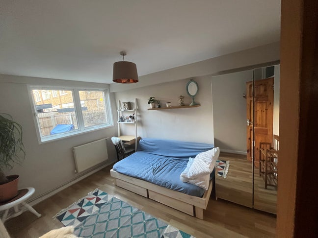 MON-FRI Bright and spacious room in Dalston  Main Photo