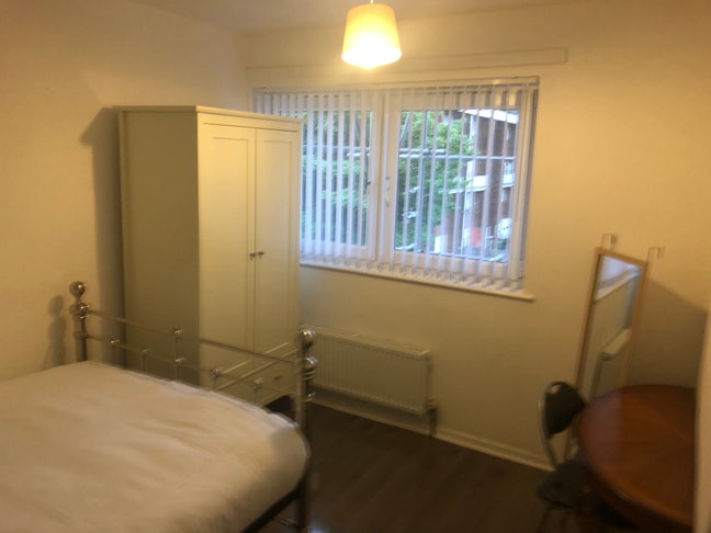 Double Bedroom in shared House Main Photo