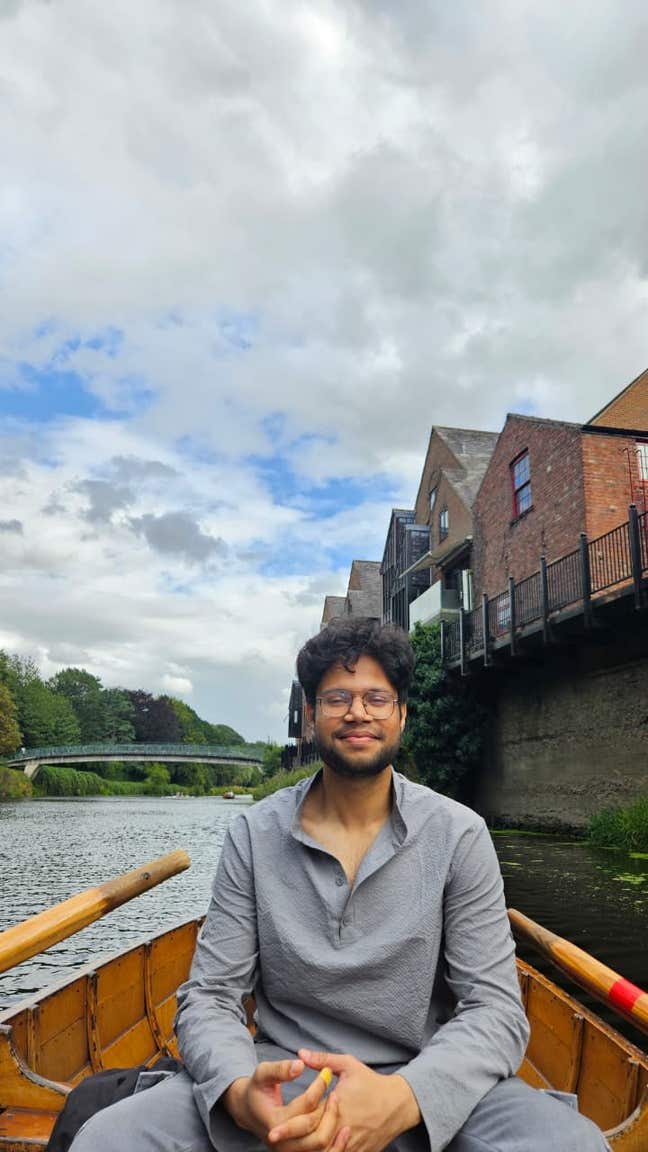 Friendly professional Looking for a Room in London Main Photo