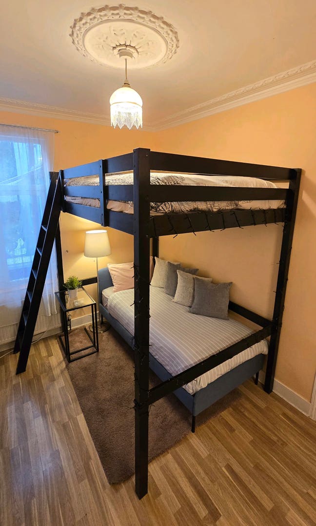 Double Bed - Fully Furnished - Bills Included Main Photo
