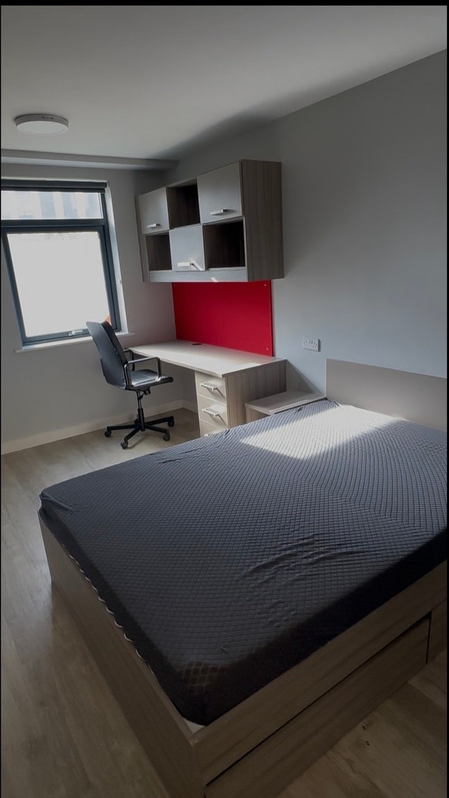 Looking for flatmates  Main Photo