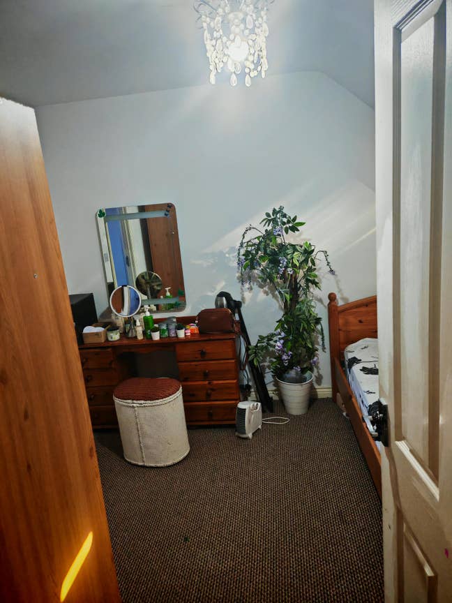 In-Suit Double bed attic room Main Photo