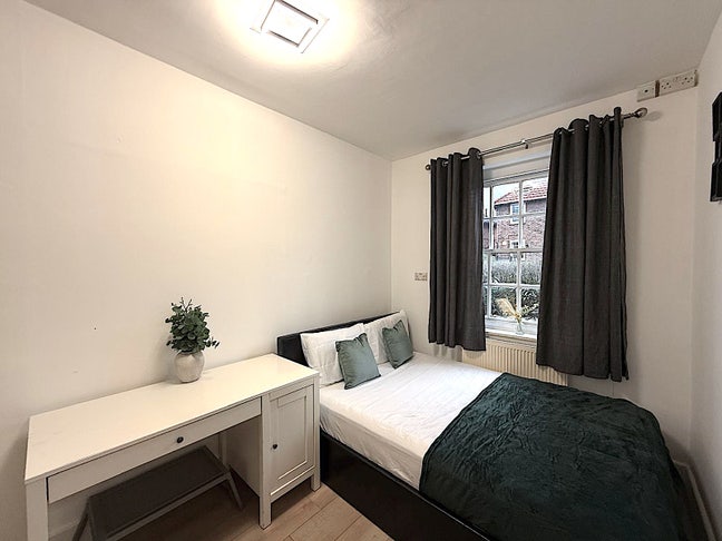 Two Double Rooms Fully Furnished Flat(West Putney) Main Photo