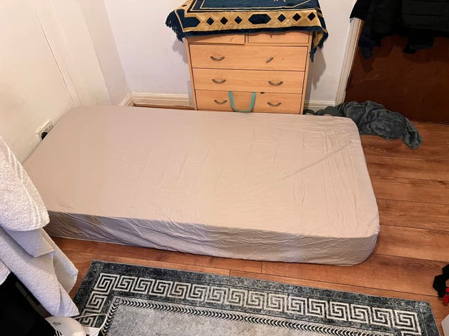 Cozy Double Room in Friendly House Share  Main Photo