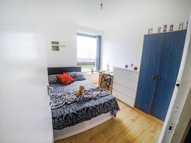 Lovely Room/in the Heart of Victoria Park Main Photo