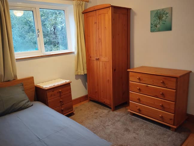 Single room in Crawley town centre Main Photo