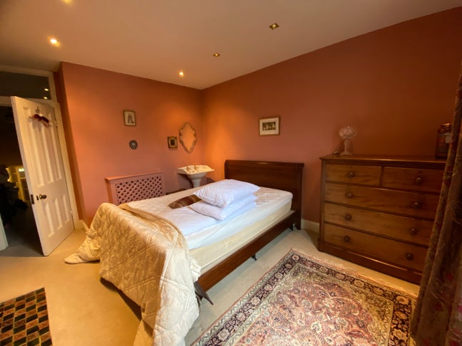 Bright sunny room in arty Cotham townhouse Main Photo