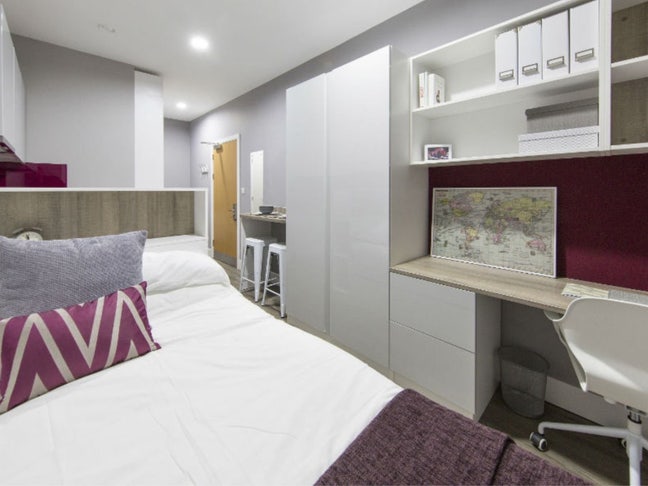 Kingston Plaza premium studio Main Photo