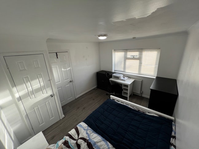 Spacious double rooms close to Elm Park station Main Photo