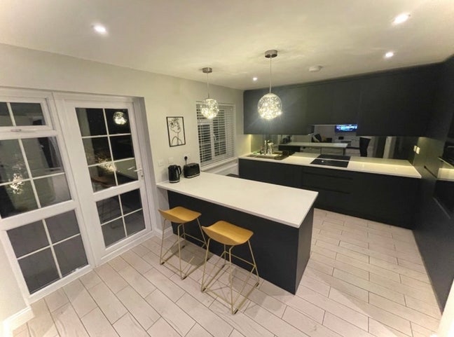 Huge double en-suite in modern house share Main Photo