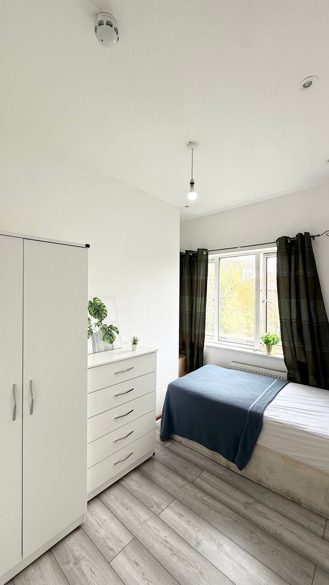 Super Cheap Single Room in Sudbury  Main Photo