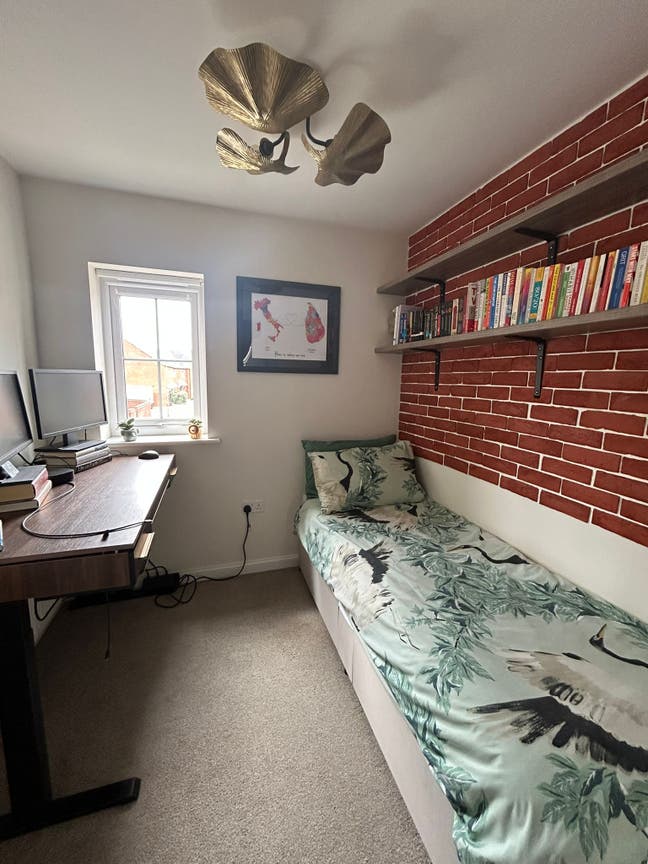 Furnished single room Main Photo