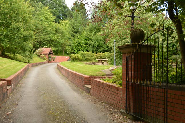 Country House luxury &pound;600 pm NO BILL inc Main Photo