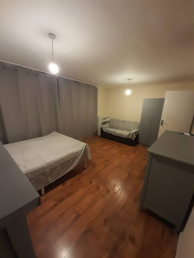 Seriously Large Room near tube bills Wifi Included Main Photo