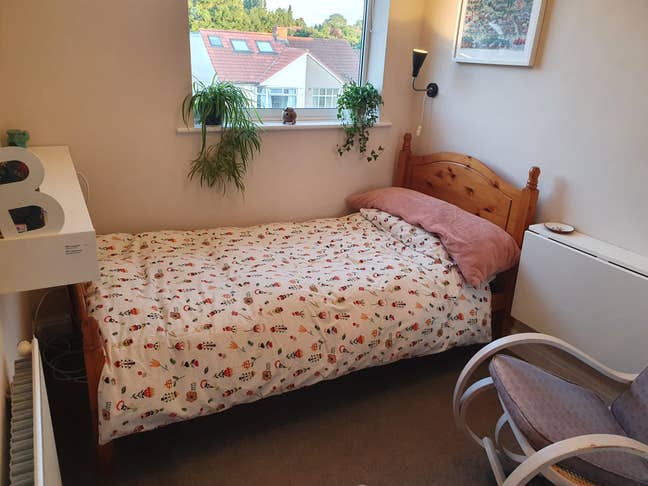 Single Room in Family Home Main Photo