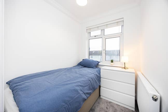 Stunning Rooms in Romford | Bills Inc. & Parking Main Photo