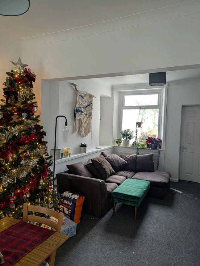 Room in shared 2 bed furnished house Main Photo