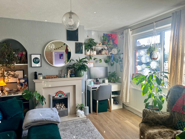 Room available in lovely house Main Photo