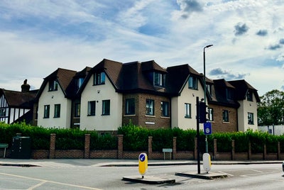 Large  Double Bedroom  Main Photo