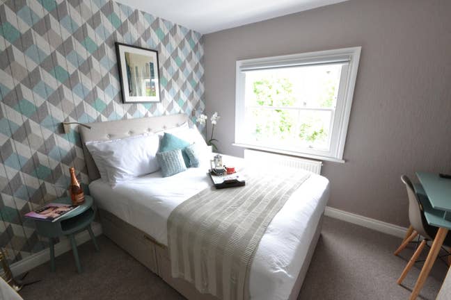 In the Heart of the Town Centre! Main Photo