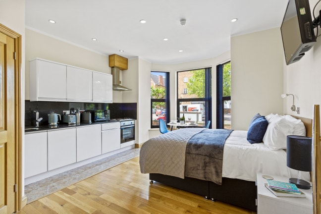 *Self Contained Studio *£750-£825*Inclusive* Main Photo