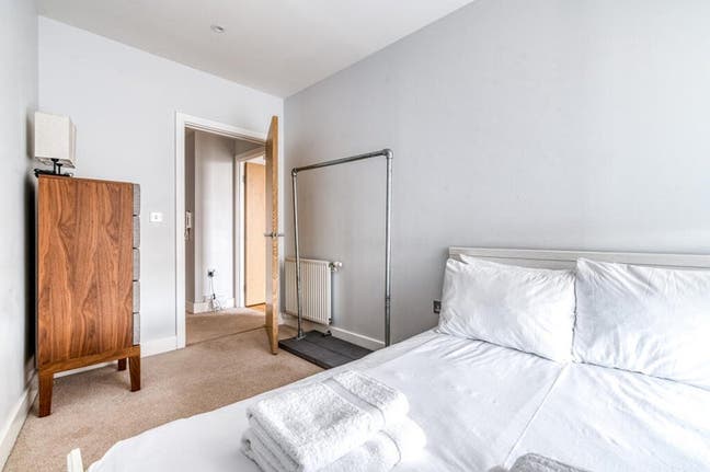 Stunning furnished double bedroom in Canary Wharf Main Photo