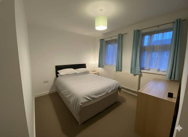 Large Double Room - Female Household.  Main Photo