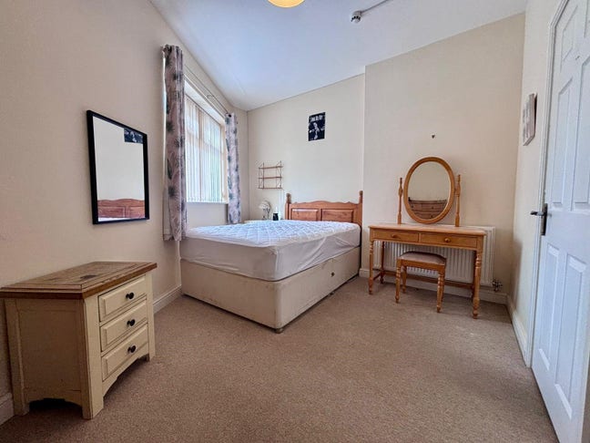 Double Ensuite Room Available in LS13!! Main Photo