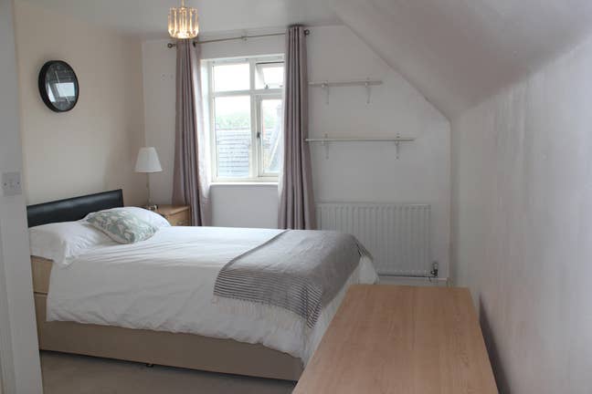 🏠  Lovely Double Room Just Off Northcote Road  Main Photo