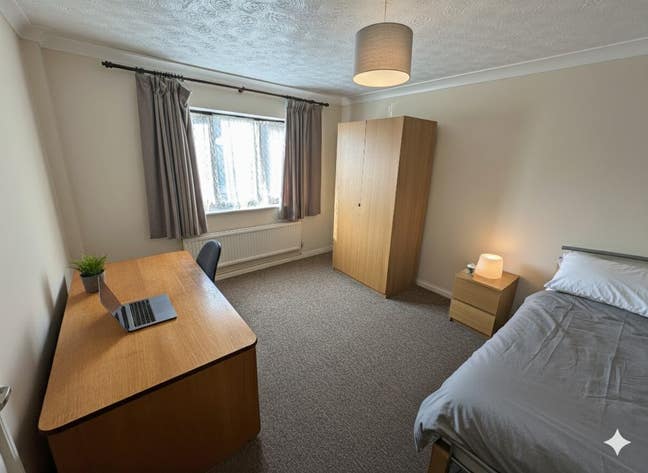 Spacious Double Room Available in CB1 (9VC1) Main Photo